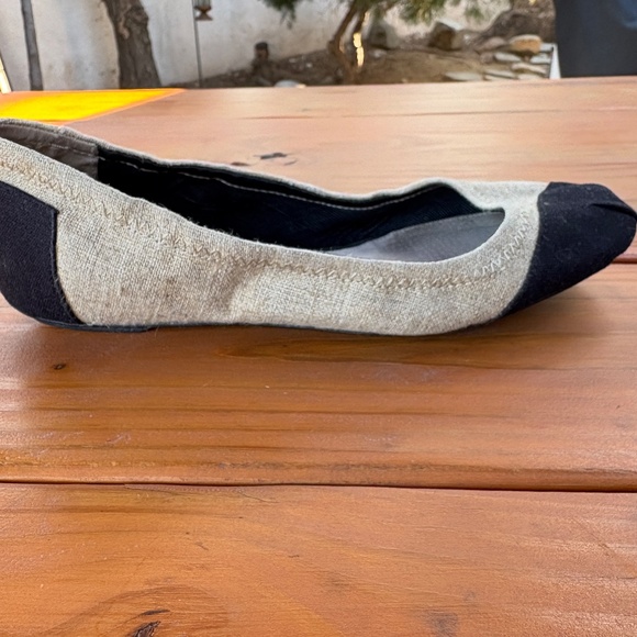 Toms Burlap and Canvas Ballet Flats, Black and Tan Size 8.5 - Picture 6 of 9